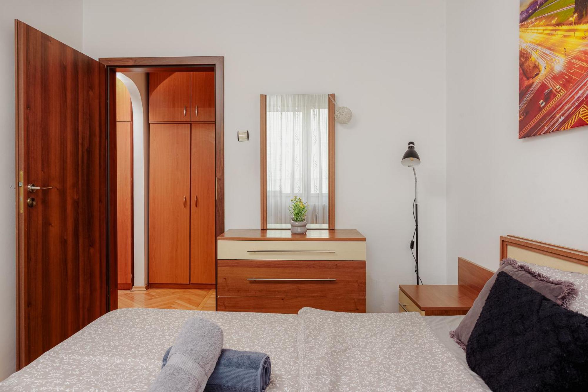 Old Town Apartment *