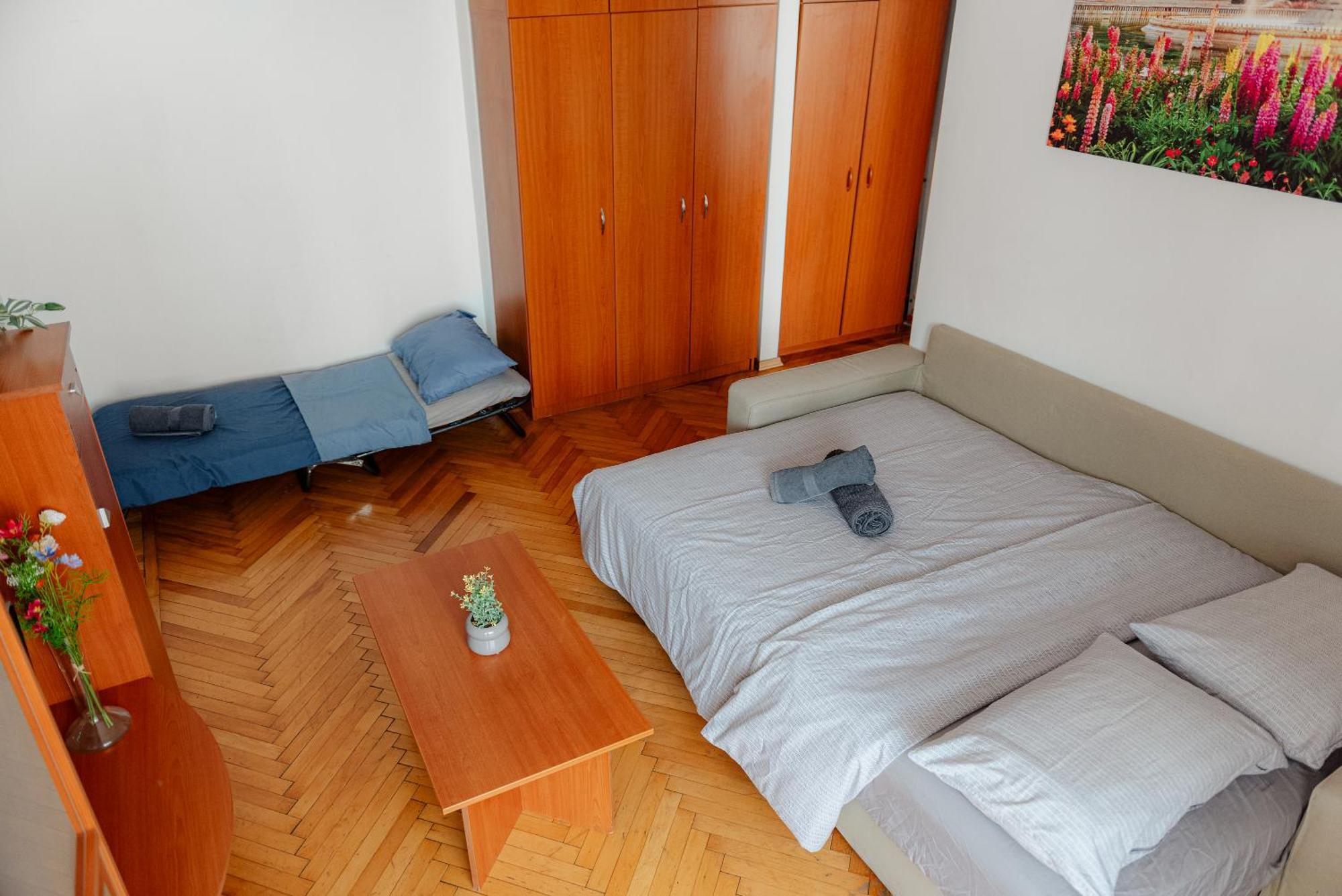Old Town Apartment *